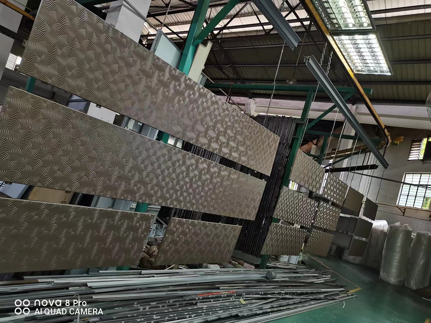 Batch finishing of metal panels with repeating patterns